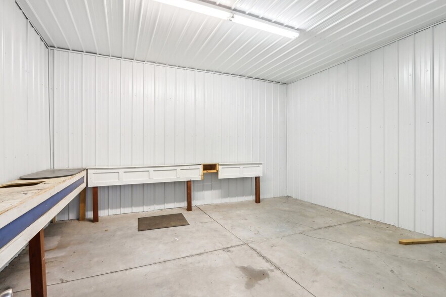 More Photos Of 680 Enterprise Dr, Lake Mills Freestanding For Lease