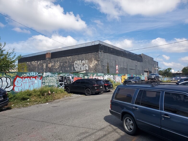 More Photos Of 335 Moffat St, Brooklyn Distribution For Lease