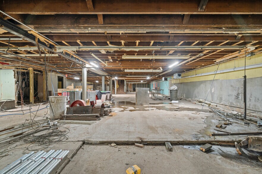 More Photos Of 1309 Tower Ave, Superior Restaurant For Sale