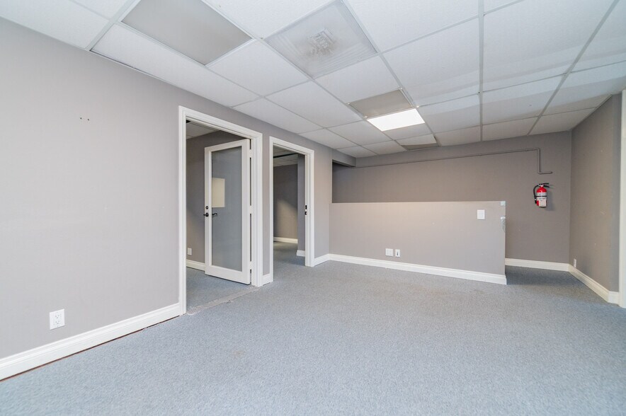 More Photos Of 711 W 17th St, Costa Mesa Light Manufacturing For Lease