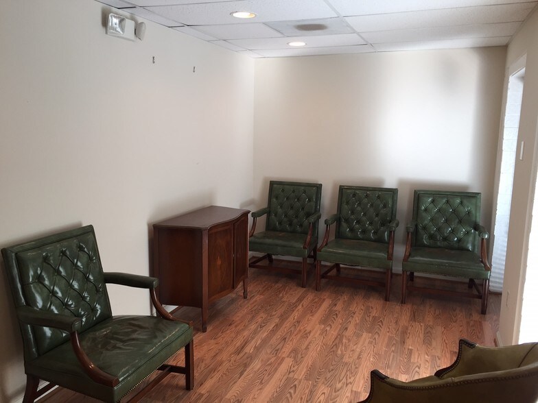 More Photos Of 6116 Rolling Rd, Springfield Medical For Sale