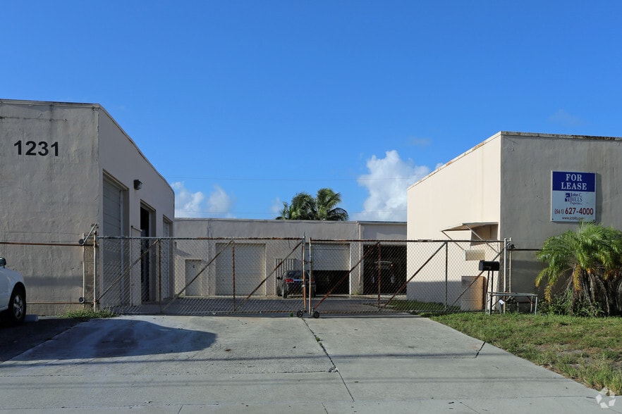 More Photos Of 1231 W 13th St, Riviera Beach Warehouse For Lease