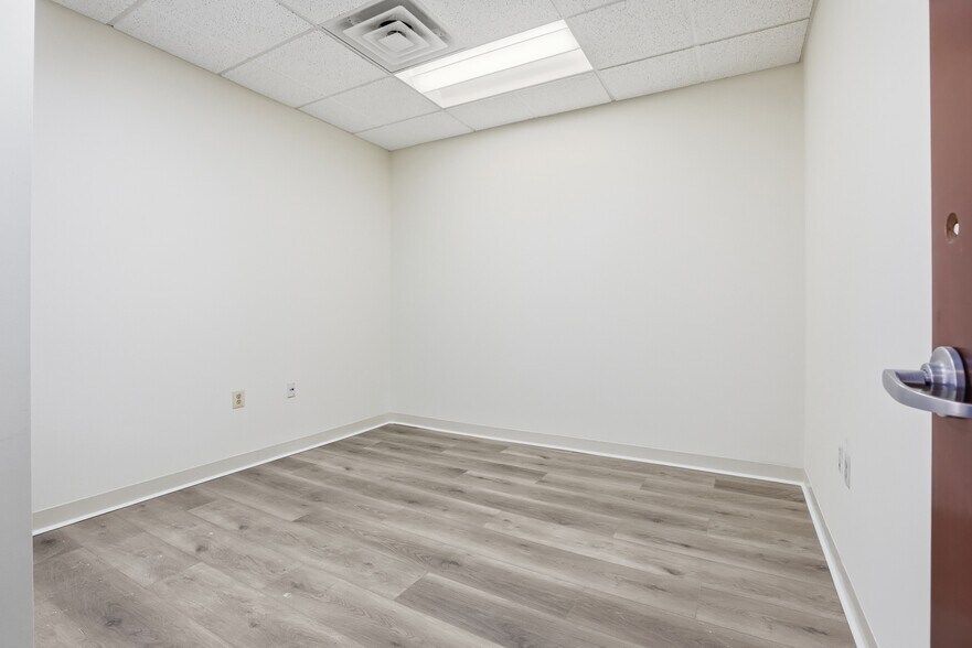 More Photos Of 2925 Lord Baltimore Dr, Windsor Mill Medical For Lease