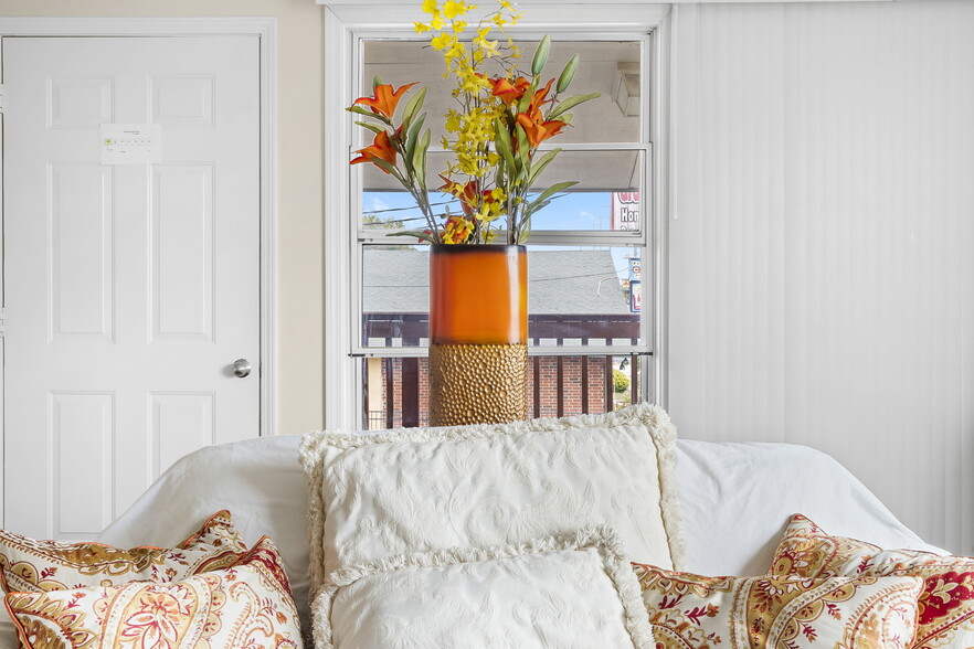 More Photos Of 1325 W Highway 76, Branson Hotel For Sale