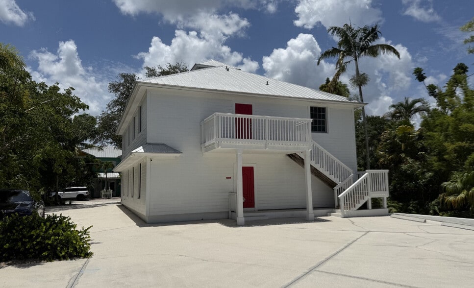 More Photos Of 515 SW California Ave, Stuart Office For Sale