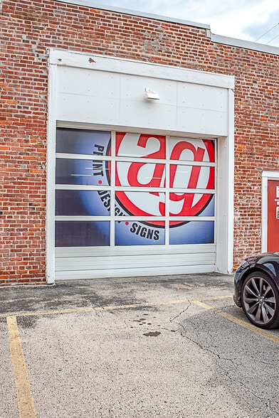More Photos Of 1717 Oak St, Kansas City General Retail For Lease
