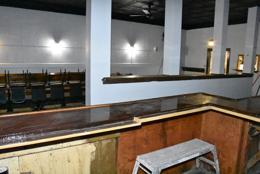 More Photos Of 106 S Main St, Springboro Storefront Retail Residential For Sale