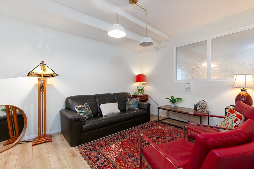 More Photos Of 1940 Garnet Ave, San Diego Medical For Sale