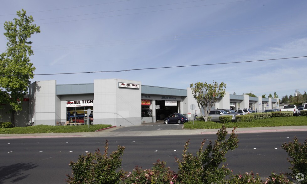 More Photos Of 2655 Monument Blvd, Concord General Retail For Sale