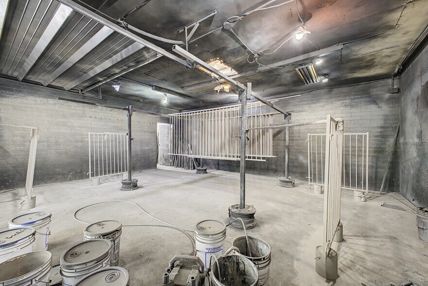 More Photos Of 6819 N 55th Dr, Glendale Warehouse For Lease