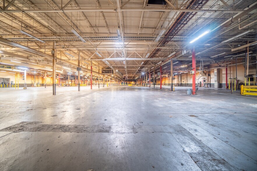 More Photos Of 922 E Meighan Blvd, Gadsden Manufacturing For Sale