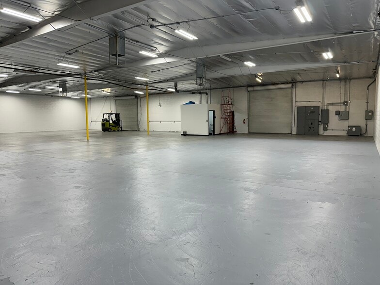 More Photos Of 20821 Dearborn St, Chatsworth Warehouse For Sale