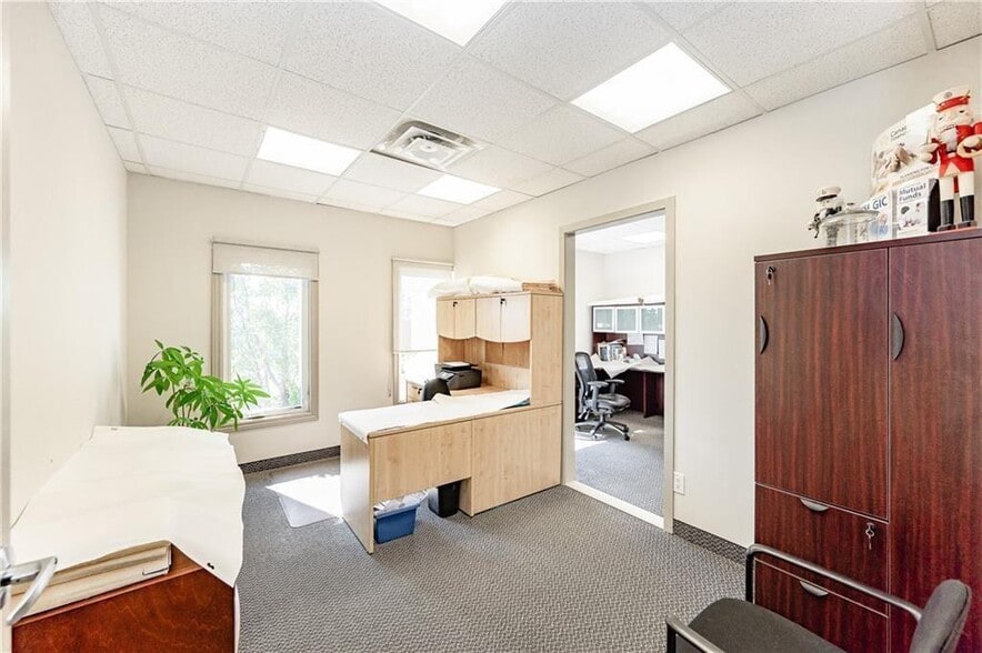 More Photos Of 2904 South Sheridan Way, Oakville Medical For Lease