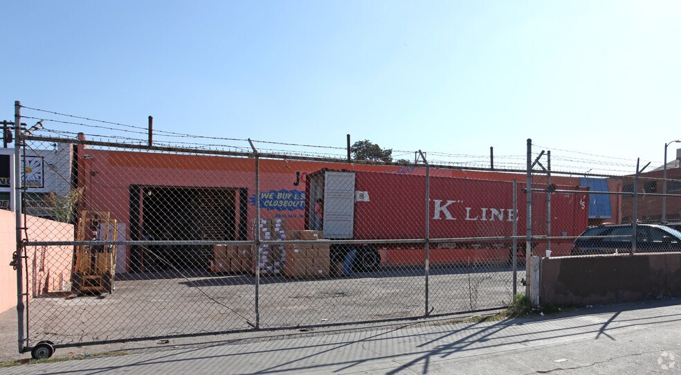 More Photos Of 2636 S Main St, Los Angeles Warehouse For Lease