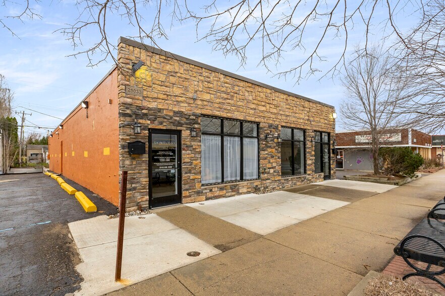 More Photos Of 25033-25037 W Warren St, Dearborn Heights Freestanding For Lease