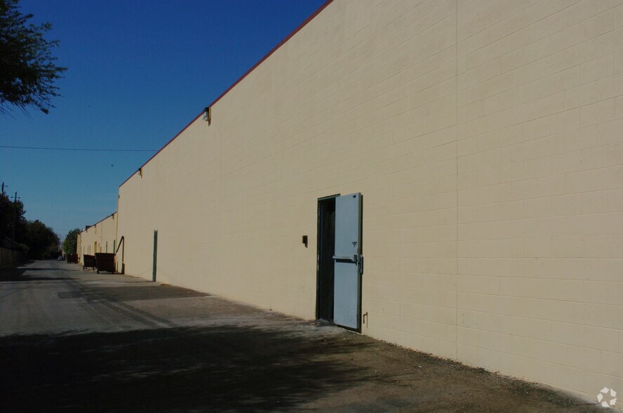 More Photos Of 3320 N Tracy Blvd, Tracy Drugstore For Lease