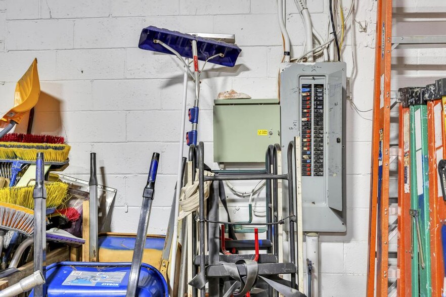 More Photos Of 2231 Fifth Ave, Ronkonkoma Warehouse For Sale