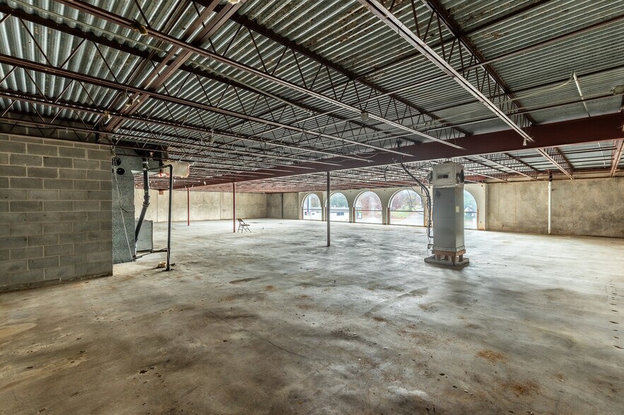 More Photos Of 1210 Lake Air Dr, Waco Freestanding For Sale