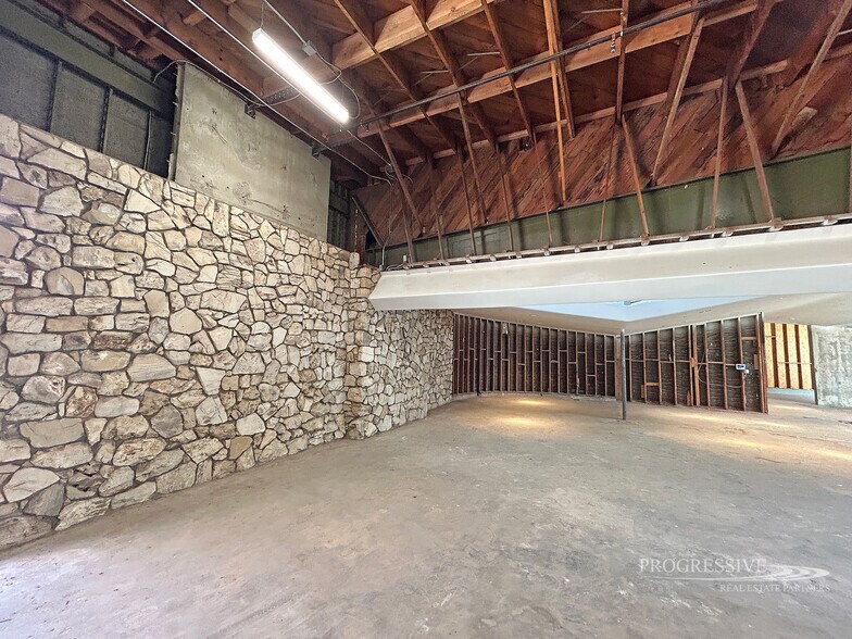 More Photos Of 1060 W San Bernardino Rd, Covina Storefront Retail Office For Sale