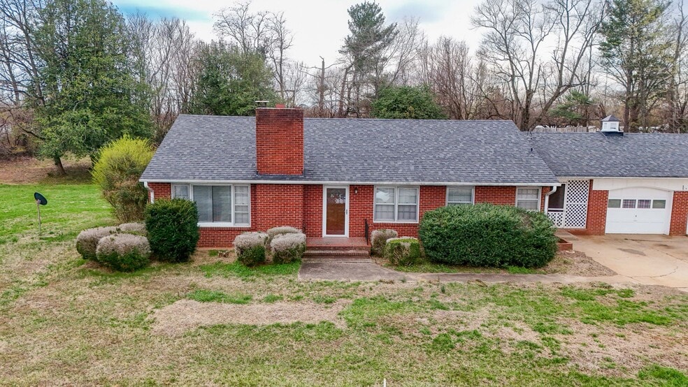 More Photos Of 1001 E Lynchburg Salem Tpke, Bedford Office For Sale