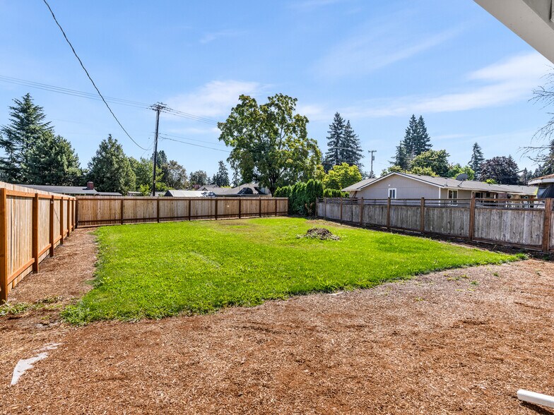 More Photos Of 525 SW 4th Ave, Canby Apartments For Sale