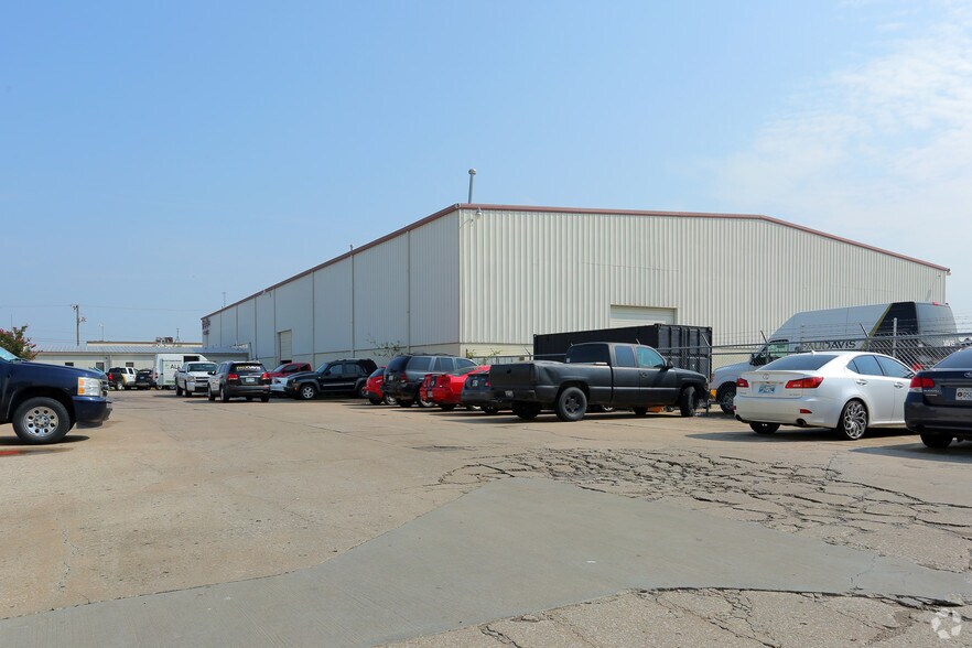 More Photos Of 10344 E 58th St, Tulsa Distribution For Lease