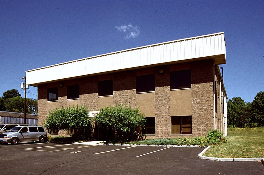 More Photos Of 40 Ethel Rd, Edison Office For Sale