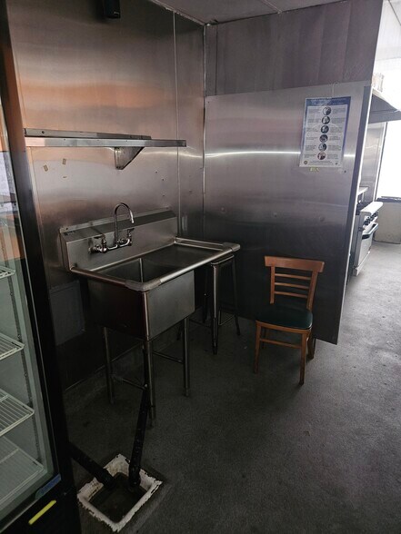 More Photos Of 4000-4010 Lincoln Blvd, Marina Del Rey Unknown For Lease