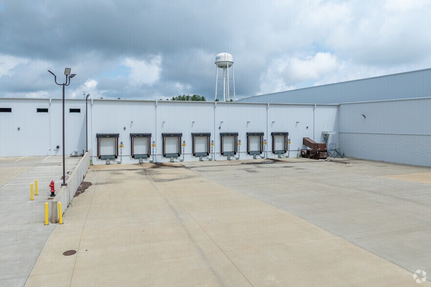 More Photos Of 3150 Barry Dr, Portland Manufacturing For Sale