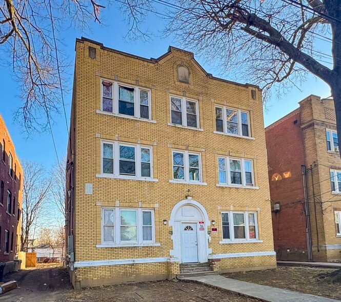 More Photos Of 204-206 Magnolia St, Hartford Apartments For Sale