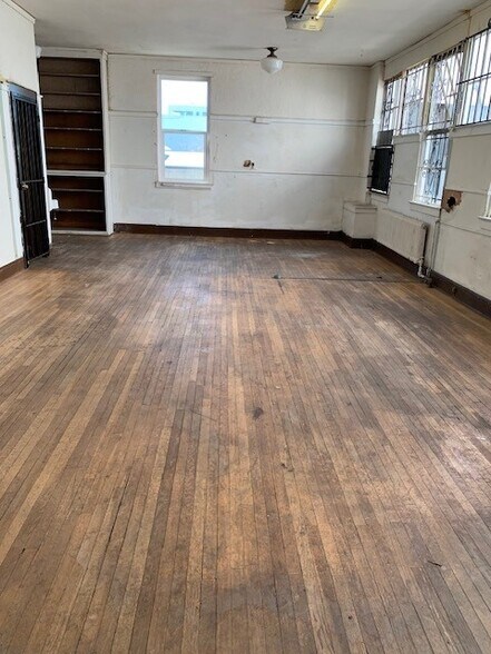 More Photos Of 47 N Grant St, Stockton Storefront Retail Residential For Sale