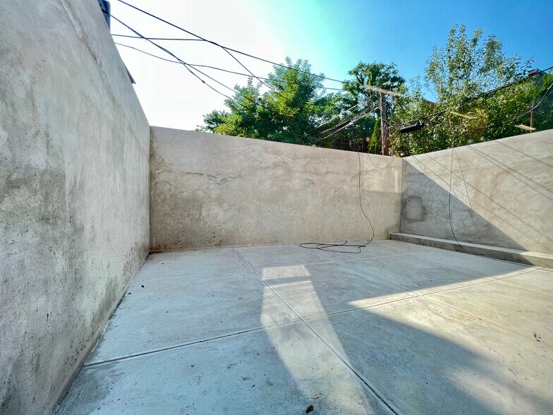 More Photos Of 1104 Bedford Ave, Brooklyn Multifamily For Sale