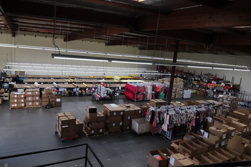 More Photos Of 1375 E 15th St, Los Angeles Warehouse For Sale