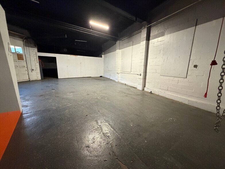 More Photos Of 1160 Homestead St, Baltimore Auto Repair For Lease