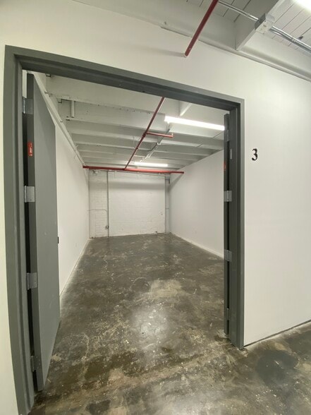 More Photos Of 901 E 31st St, Los Angeles Manufacturing For Lease