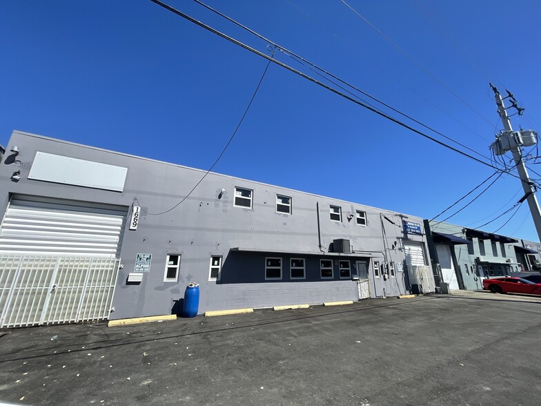 Primary Photo Of 1665-1667 W 33rd Pl, Hialeah Warehouse For Lease