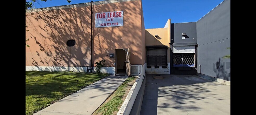 Primary Photo Of 2001 Hawkins Circle, Los Angeles Warehouse For Lease