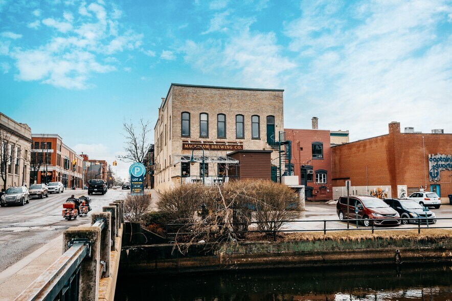 More Photos Of 161 E Front St, Traverse City Storefront Retail Residential For Lease
