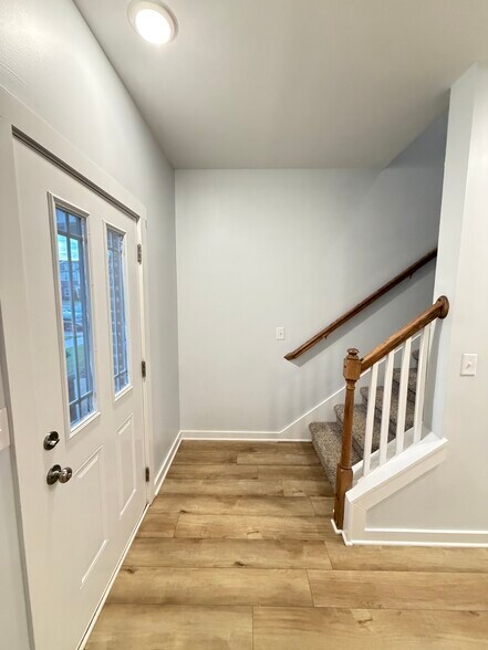 More Photos Of 422 Falls Pt SW, Madison Flex For Sale