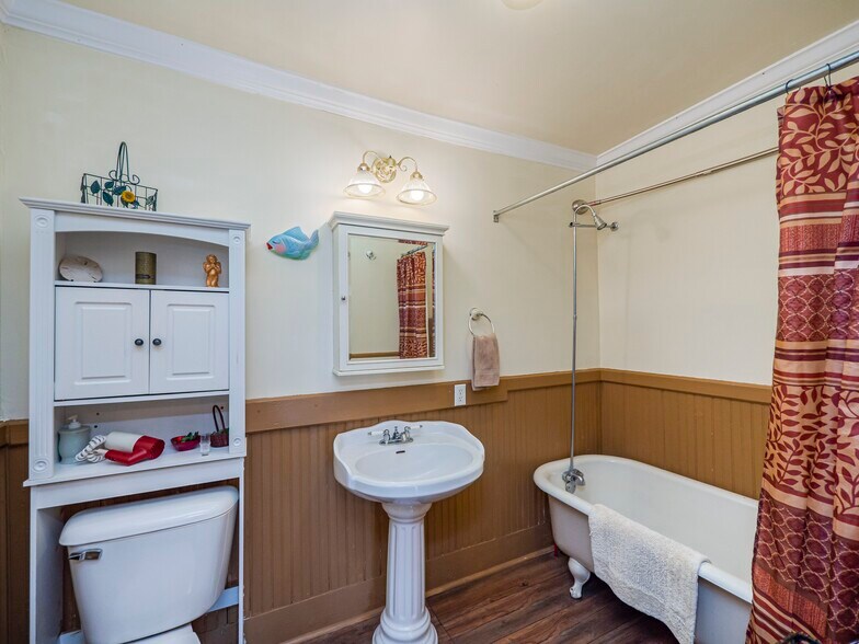 More Photos Of 1307 Wright St, Llano Freestanding For Sale