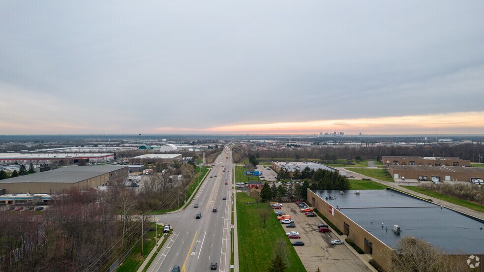 More Photos Of 2402-2426 Advanced Business Center Dr, Columbus Warehouse For Lease