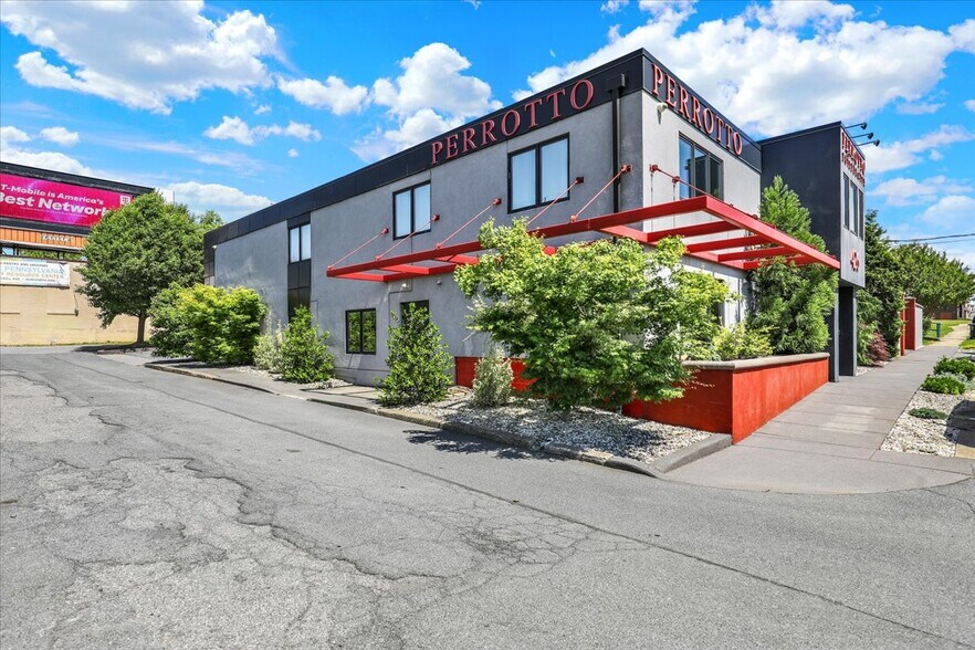More Photos Of 426 Warren St, Reading Office For Sale