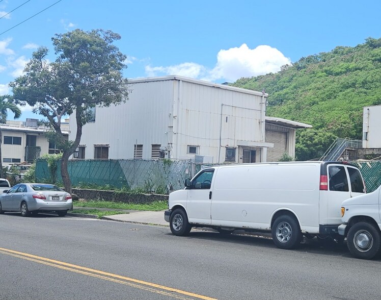 More Photos Of 99-1076 Iwaena St, Aiea Warehouse For Sale