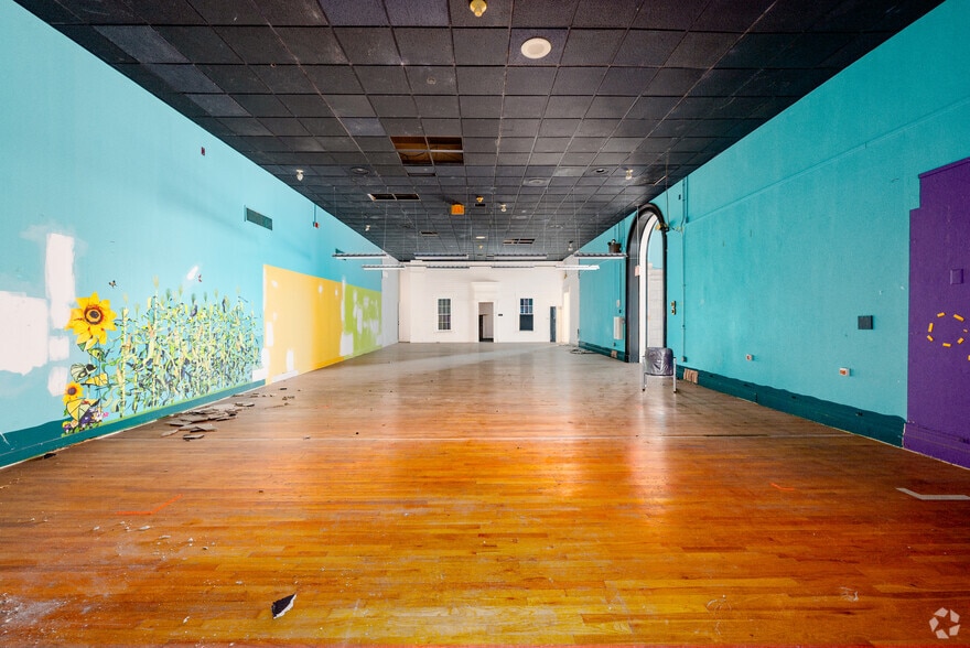 More Photos Of 222 N Alabama St, Indianapolis Office For Sale