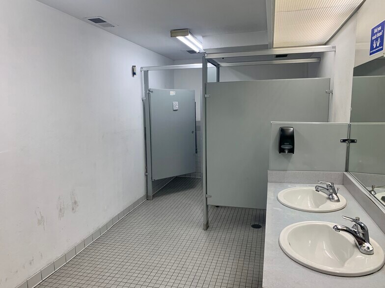 More Photos Of 1535 Rollins Rd, Burlingame Warehouse For Lease