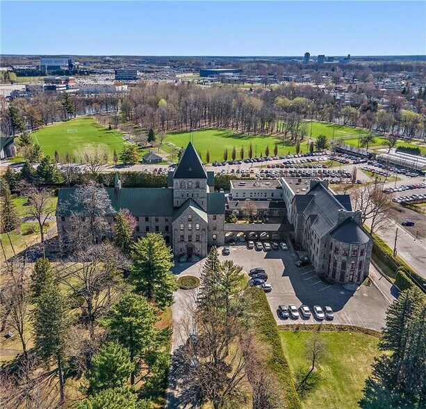 Primary Photo Of 120-132 Rue Saint-Charles-Borromée N, Joliette Specialty For Sale