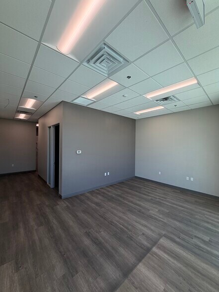 More Photos Of 4670 W Silverado Ranch Blvd, Las Vegas Warehouse For Lease