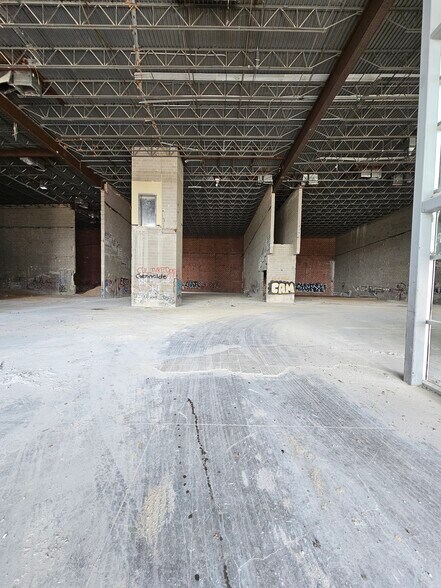 More Photos Of 15900 Yorktown Crossing Pky, Houston Movie Theatre For Lease