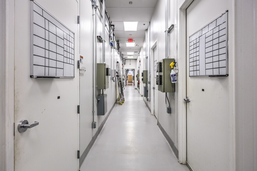 More Photos Of 4333 W Tropicana Ave, Las Vegas Service For Sale