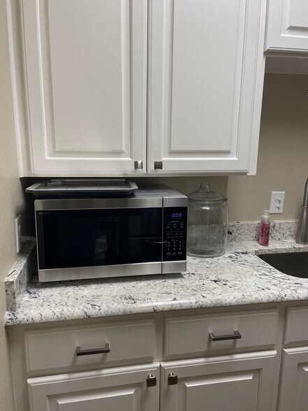 More Photos Of 901 N Mallard St, Palestine Medical For Sale